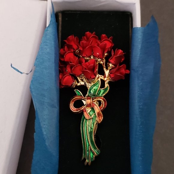 Dozen RED Roses Pin Brooch - Picture 2 of 3